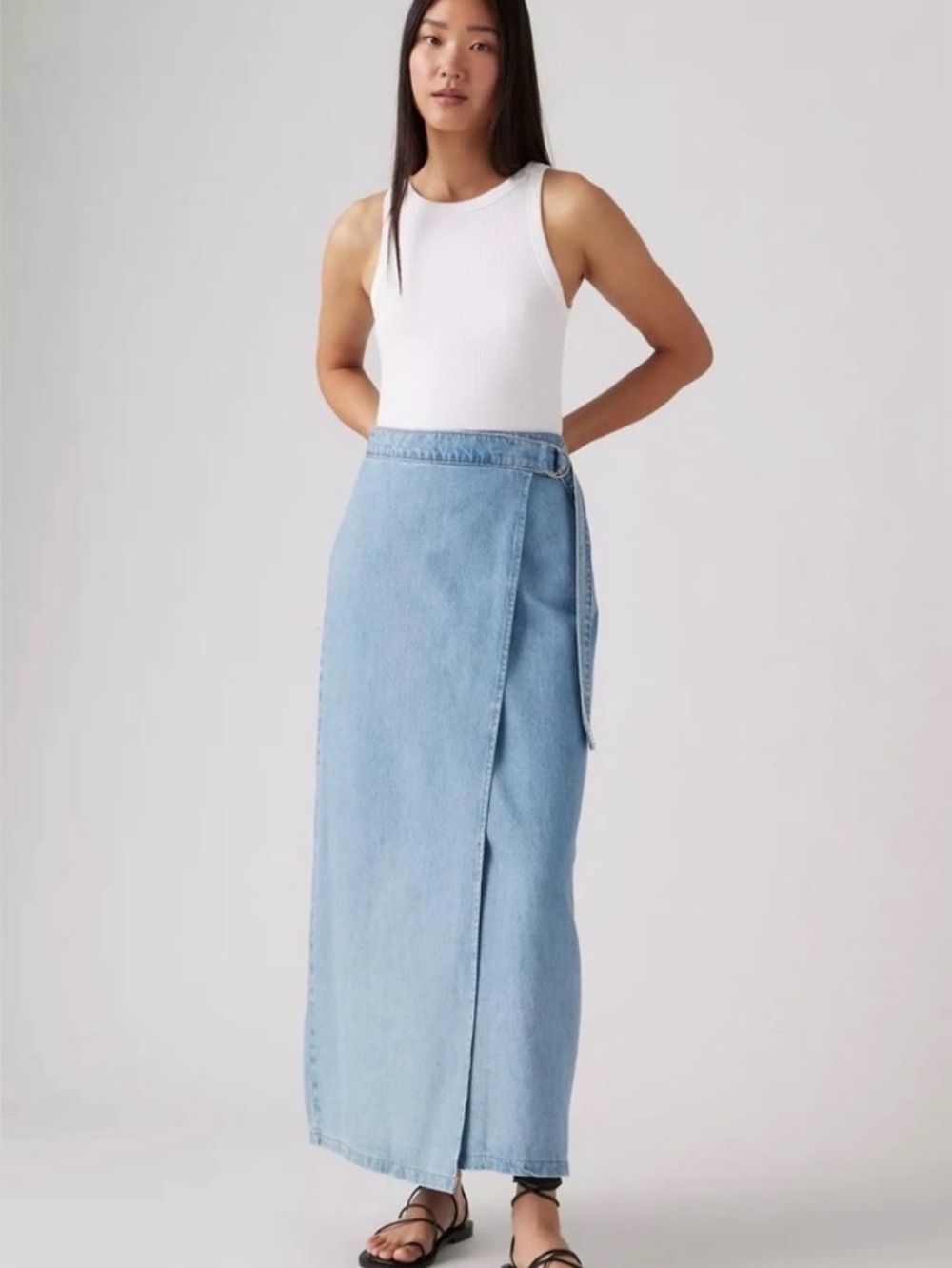 🌺NWT Retails $98 Levi's Premium Light Wash Denim Column Wrap Maxi Skirt🌺